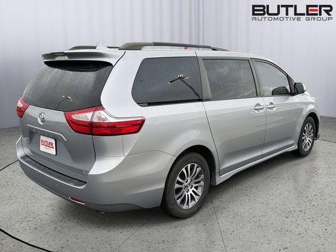 Used 2019 Toyota Sienna XLE Premium FWD image 6