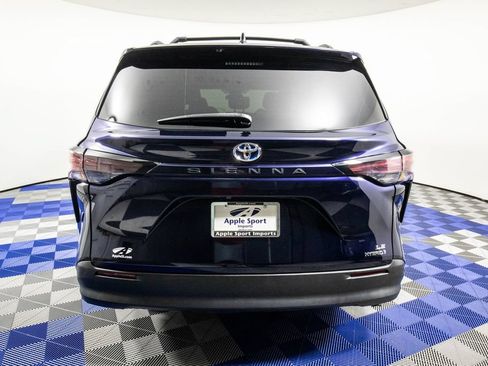 Used 2024 Toyota Sienna LE FWD image 6