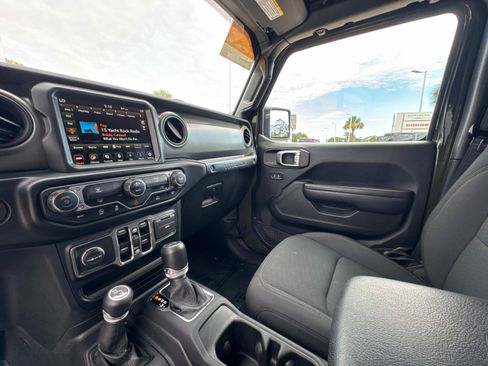 Used 2022 Jeep Wrangler Unlimited Sport AWD/4WD image 25