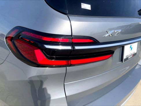 Used 2024 BMW X7 xDrive40i image 28