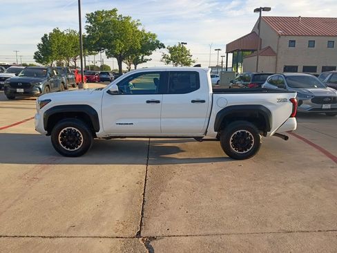 Used 2024 Toyota Tacoma TRD Off-Road image 4