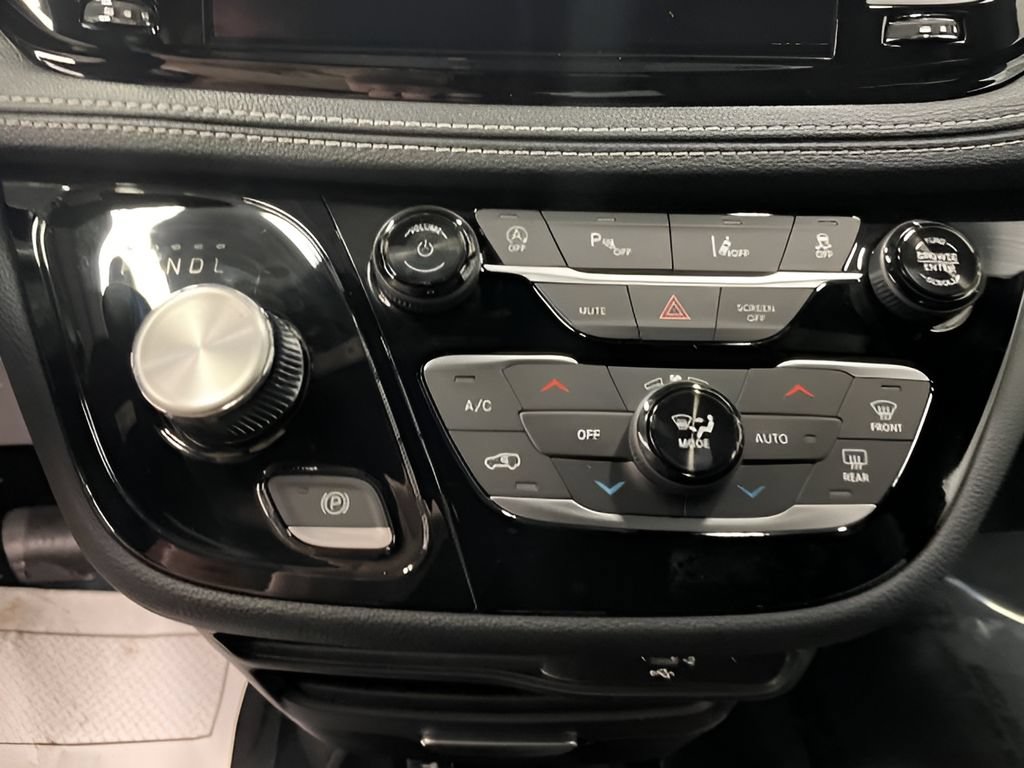 New 2026 Chrysler Pacifica Select w/ S Appearance Package FWD image 13