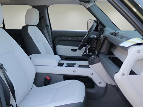 New 2026 Land Rover Defender 110 X-Dynamic SE image 18