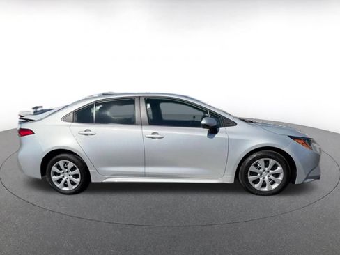 Used 2025 Toyota Corolla LE FWD image 16