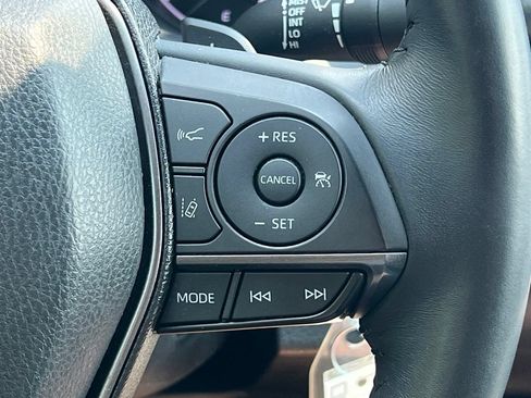 Used 2022 Toyota Camry SE w/ Carpet Mat Package (TMS) FWD image 22