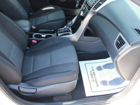 Used 2016 Hyundai Elantra GT FWD image 7