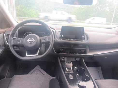 Used 2023 Nissan Rogue SV AWD/4WD image 9