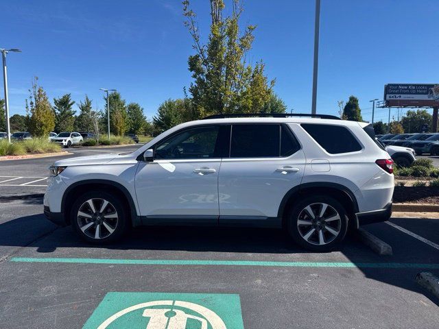 Used 2023 Honda Pilot Touring image 2