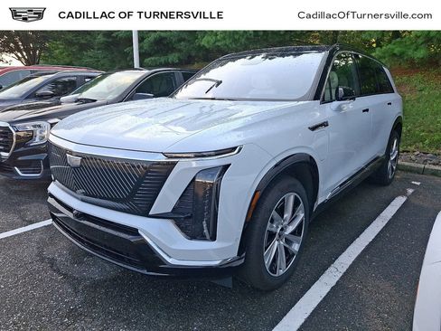 Used 2026 Cadillac Vistiq Luxury w/ LPO, Floor Liner Package AWD/4WD image 1