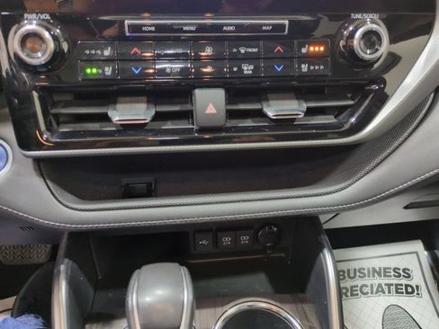 Used 2021 Toyota Highlander Platinum AWD/4WD image 27