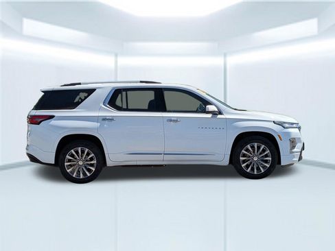 Used 2023 Chevrolet Traverse Premier FWD image 7