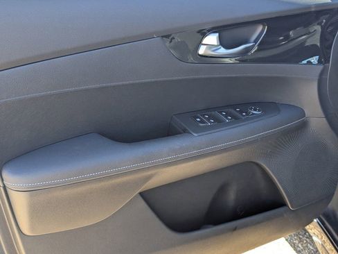 Used 2023 Kia Forte GT-Line image 13