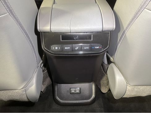Used 2022 Toyota Highlander XLE image 40