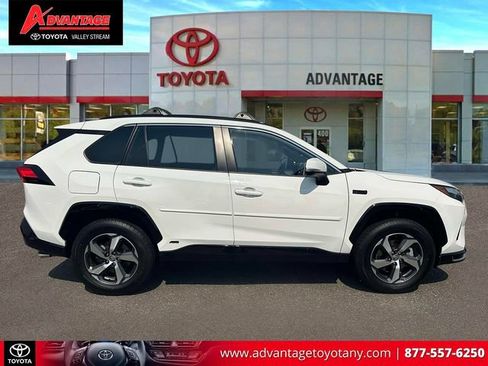 Used 2023 Toyota RAV4 SE w/ Weather & Moonroof Package AWD/4WD image 5