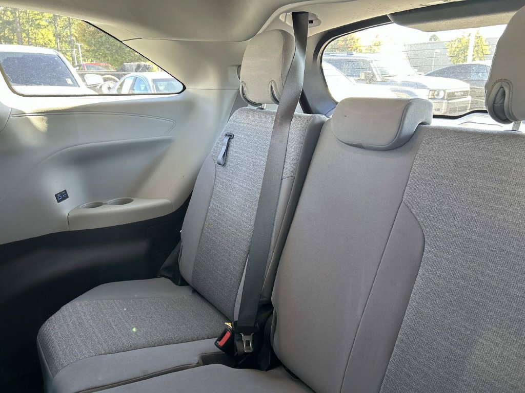 Used 2022 Toyota Sienna LE AWD/4WD image 20