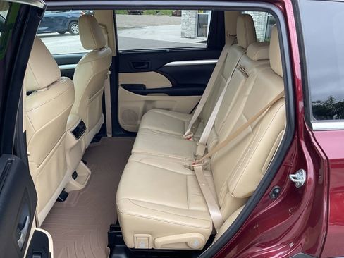 Used 2015 Toyota Highlander XLE AWD/4WD image 30