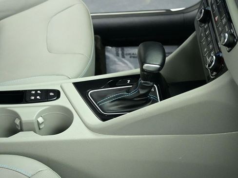 Used 2017 Kia Niro Touring image 26