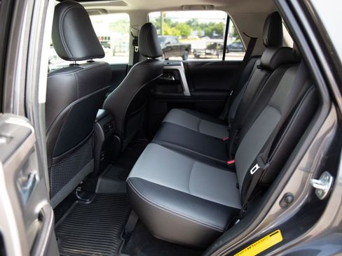 Used 2018 Toyota 4Runner SR5 Premium AWD/4WD image 23