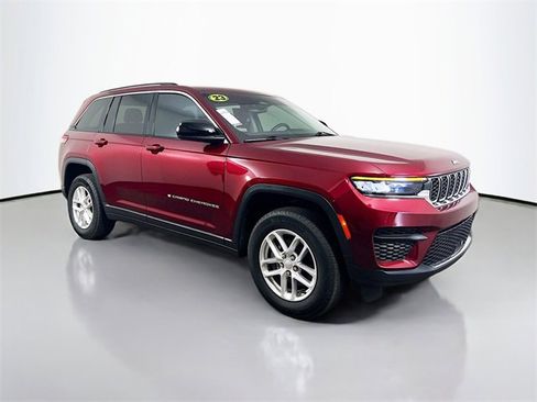 Used 2023 Jeep Grand Cherokee Laredo image 24