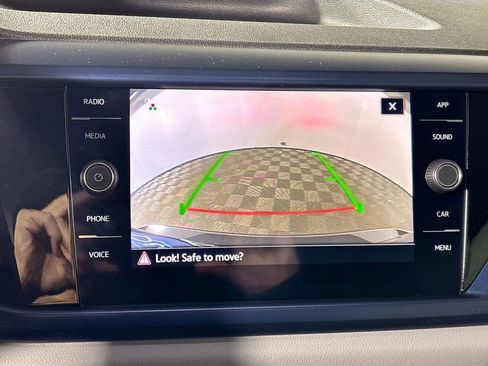 Used 2022 Volkswagen Taos SE w/ Panoramic Sunroof Package image 17