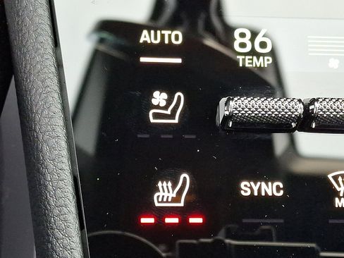 Used 2024 Porsche Cayenne Coupe image 25