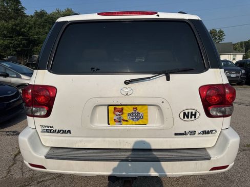Used 2007 Toyota Sequoia SR5 AWD/4WD image 25