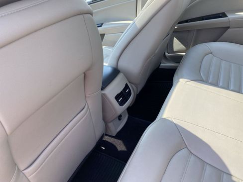Used 2017 Ford Fusion SE FWD image 9