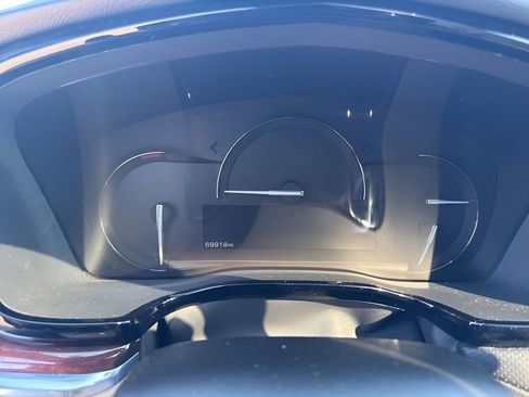 Used 2018 Cadillac XT5 Luxury w/ Driver Awareness Package FWD image 10