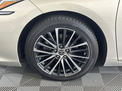 Used 2023 Lexus ES 350 w/ Premium Package FWD image 11
