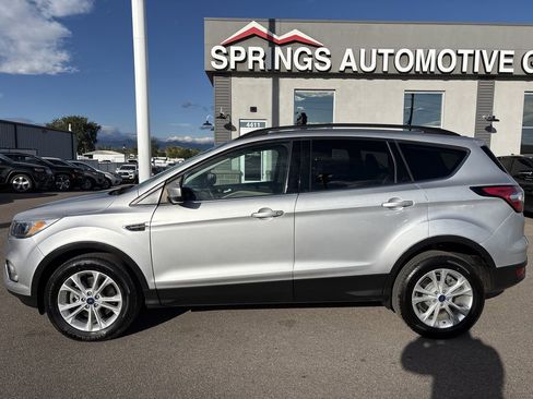 Used 2018 Ford Escape SE image 2