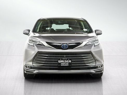 Used 2021 Toyota Sienna Platinum AWD/4WD image 8