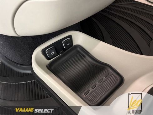 Used 2020 Chrysler Pacifica Touring-L image 25