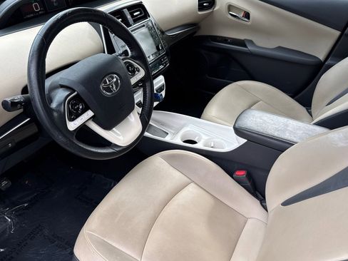 Used 2016 Toyota Prius Four w/ Advanced Technology Package image 10