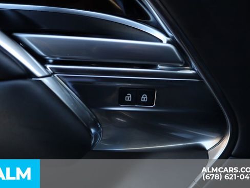 Used 2024 Land Rover Range Rover SE image 12