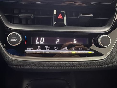 Used 2025 Toyota Corolla SE FWD image 18