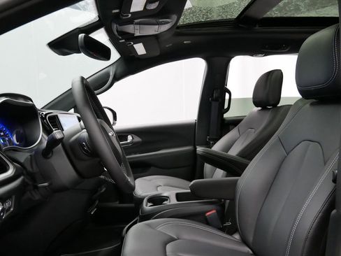 New 2026 Chrysler Pacifica Select AWD/4WD image 17