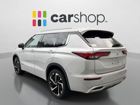 Used 2024 Mitsubishi Outlander SEL AWD/4WD image 3