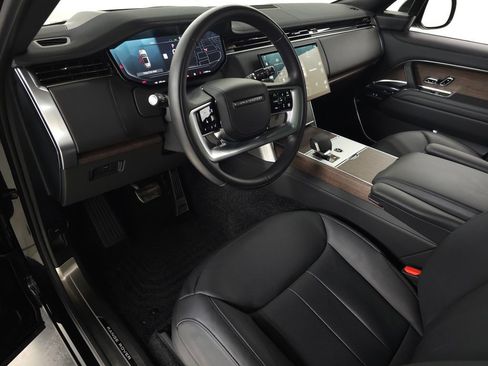 Used 2025 Land Rover Range Rover SE AWD/4WD image 17