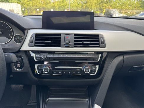 Used 2018 BMW 320i xDrive Sedan w/ Convenience Package AWD/4WD image 28