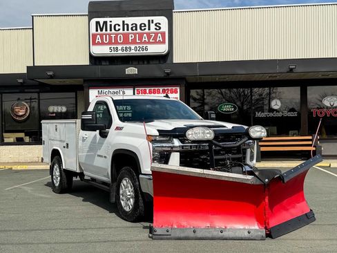 Used 2022 Chevrolet Silverado 3500 LT w/ Convenience Package image 2