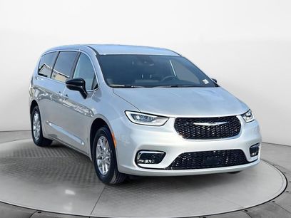 New 2026 Chrysler Pacifica Select