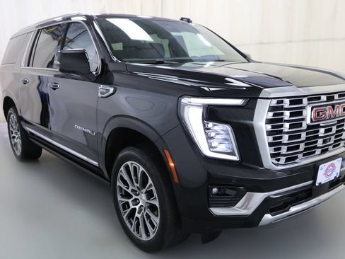 Used 2025 GMC Yukon XL Denali w/ Denali Reserve Package AWD/4WD image 16