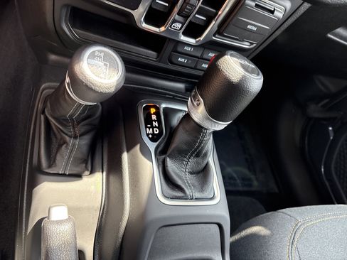 Used 2025 Jeep Gladiator Sport AWD/4WD image 31