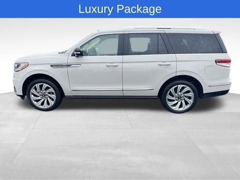 Certified 2024 Lincoln Navigator Reserve AWD/4WD image 7