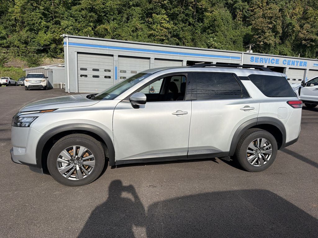 Used 2025 Nissan Pathfinder SV AWD/4WD image 8