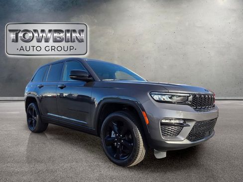 Used 2025 Jeep Grand Cherokee Limited w/ Black Appearance Package AWD/4WD image 2