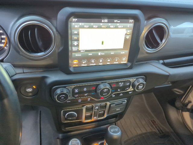 Used 2022 Jeep Wrangler Unlimited Sahara w/ Cold Weather Group AWD/4WD image 7