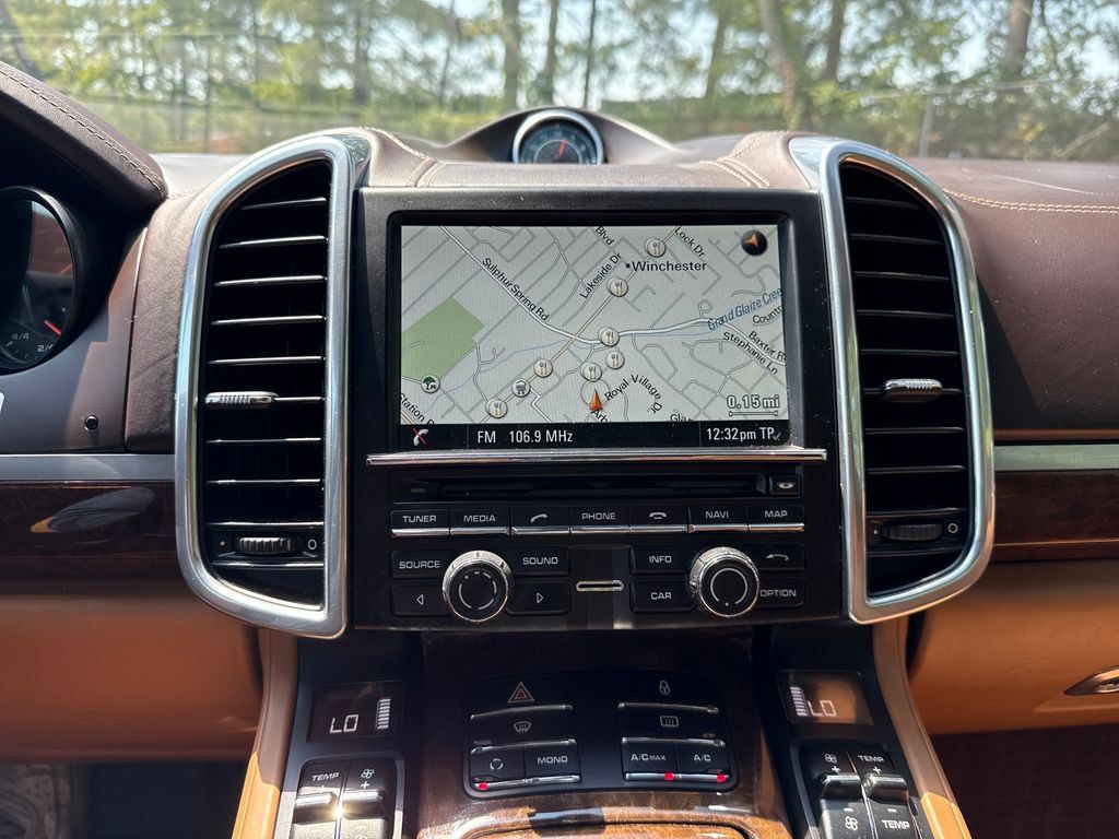 Used 2013 Porsche Cayenne Diesel AWD/4WD image 18