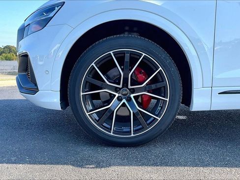 Used 2020 Audi Q8 Premium Plus w/ Premium Plus Package AWD/4WD image 2