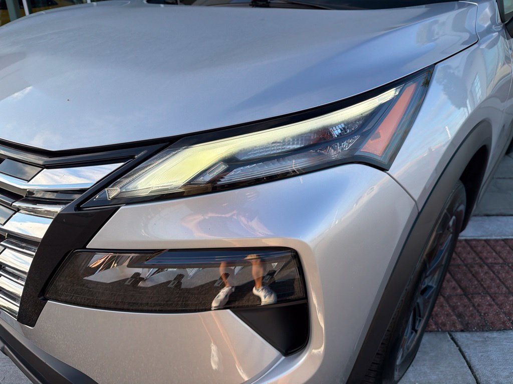 Used 2025 Nissan Rogue SV FWD image 12